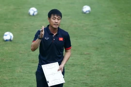 Huấn luyện viên Hữu Thắng muốn U22 Việt Nam liên kết với nhau nhiều hơn. (Ảnh: Hiếu Lương/Vietnam+)