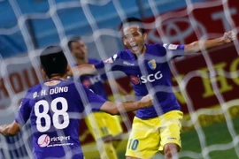 Chiến thắng 4-0 trước Thành phố Hồ Chí Minh đưa Hà Nội FC tiến sát tới danh hiệu vô địch V-League lần thứ tư trong lịch sử.