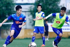 Văn Toàn (trái) và Văn Thanh (phải) thậm chí chiếm suất đá chính ở đội tuyển Việt Nam. (Ảnh: Minh Chiến/Vietnam+)
