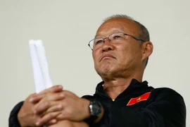 Huấn luyện viên Park Hang-seo cho rằng các cầu thủ có trách nhiệm lớn sau thất bại của U23 Việt Nam trước đối thủ Uzbekistan tối 13/12. (Ảnh: Minh Chiến/Vietnam+)