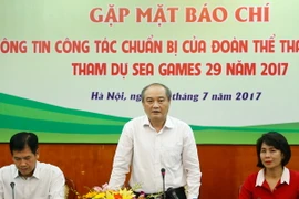Lãnh đạo Tổng cục trao đổi về tình hình chuẩn bị của Đoàn thể thao Việt Nam. (Ảnh: Minh Chiến/Vietnam+)