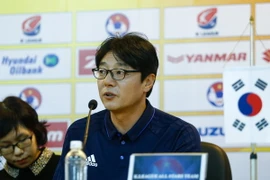 Huấn luyện viên Hwang không đánh giá cao thể lực của U22 Việt Nam. (Ảnh: Minh Chiến/Vietnam+)