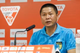 Ông Nghiêm ngưỡng mộ nhưng không đồng tình với sự quá khích của cổ động viên Hải Phòng. (Ảnh: Tá Hiển/Vietnam+)