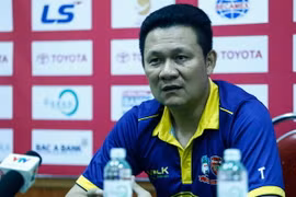 Ông Quốc Tuấn phủ nhận việc cầu thủ Hoàng Anh Gia Lai dành sức cho U22 Việt Nam. (Ảnh: Minh Chiến/Vietnam+)