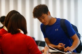 Minh Long đang bị chỉ trích rất nhiều sau sai lầm ở U22 Việt Nam. Anh lặng lẽ nhận phòng, từ chối trả lời phỏng vấn. (Ảnh: Minh Chiến/Vietnam+)