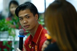 Tiền đạo của U23 Việt Nam đã có nhiều chia sẻ về đời tư và công việc của mình trong một buổi giao lưu với người hâm mộ tại Hà Nội chiều qua (23/12).