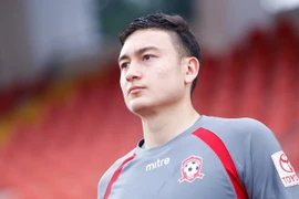 Hai đội Hải Phòng và Quảng Nam thi đấu dưới khán đài không một bóng cổ động viên. (Ảnh: Minh Chiến/Vietnam+)