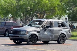 Chiếc xe đã đâm vào đám đông. (Nguồn: The Independent)