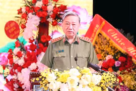 Đại tướng Tô Lâm, Ủy viên Bộ Chính trị, Bí thư Đảng ủy Công an Trung ương, Bộ trưởng Bộ Công an, phát biểu tại Lễ kỷ niệm 70 năm Ngày truyền thống lực lượng An ninh kinh tế. (Ảnh: Phạm Kiên/TTXVN)