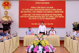 Bộ trưởng, Chủ nhiệm Văn phòng Chính phủ Trần Văn Sơn phát biểu tại buổi làm việc với lãnh đạo chủ chốt tỉnh Nam Định. (Ảnh: Văn Đạt/TTXVN)