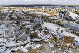 Cảnh tàn phá sau bão Ian tại Fort Myers, Florida, Mỹ, ngày 4/10/2022. (Ảnh: THX/TTXVN)