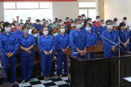 Các bị cáo tại phiên tòa ngày 24/5. (Ảnh: Công Mạo/TTXVN)
