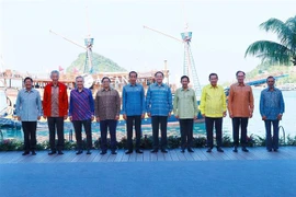 Thủ tướng Phạm Minh Chính cùng các nhà lãnh đạo ASEAN chụp ảnh chung tại Phiên họp hẹp Hội nghị cấp cao ASEAN lần thứ 42. (Ảnh: Dương Giang/TTXVN)