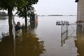 Cảnh ngập lụt sau những trận mưa lớn tại Ghibullo thuộc vùng Emilia-Romagna, Italy. (Ảnh: AFP/TTXVN)