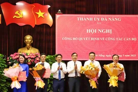 Các cán bộ được bổ nhiệm vào chức vụ mới. (Ảnh: TTXVN phát)