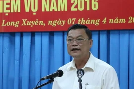 Phó Bí thư Tỉnh ủy, Chủ tịch Hội đồng Nhân dân tỉnh An Giang Võ Anh Kiệt phát biểu tại Hội nghị. (Ảnh: Đặng Công Mạo/TTXVN)