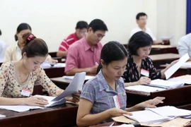 Các giáo viên chấm thi tại trường Đại học Sư Phạm TP. Hồ Chí Minh. (Ảnh: Phương Vy/TTXVN)
