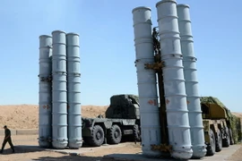 Hệ thống phòng thủ tên lửa S-300 của Nga. (Nguồn: AP/TTXVN)