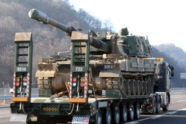 Bích kích pháo của Hàn Quốc được triển khai ở thành phố biên giới Paju, gần Khu phi quân sự (DMZ) giữa hai miền, ngày 8/1. (Nguồn: YONHAP/TTXVN)