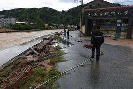 Cảnh đổ nát sau khi bão Nepartak tràn qua huyện Youxi, tỉnh Phúc Kiến ngày 9/7. (Nguồn: THX/TTXVN)