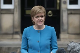 Thủ hiến Scotland Nicola Sturgeon trả lời báo giới tại Edinburgh ngày 25/6. (Nguồn: AFP/TTXVN)