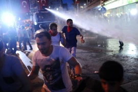 Biểu tình phản đối chính quyền có kế hoạch đóng cửa công viên Gezi để xây trung tâm thương mại vào năm 2015. (Nguồn: AFP/TTXVN)