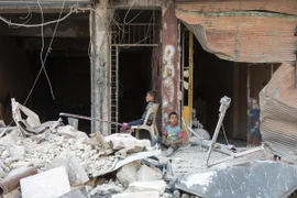 Nhà cửa bị phá hủy trong cuộc giao tranh ở khu vực Tariq al-Bab, Aleppo ngày 6/7. (Nguồn: AFP/TTXVN)