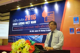 Tiến sỹ Trần Đình Thiên đang chia sẻ ý kiến tại Diễn đàn năng lượng Việt Nam 2016. (Ảnh: Đức Duy/Vietnam+)