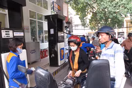 Một trong những cửa hàng của Petrolimex. (Ảnh: Đức Duy/Vietnam+)