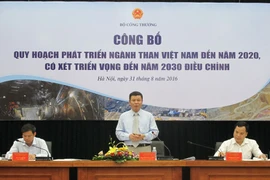 Ông Nguyễn Khắc Thọ đang giải đáp các ý kiến về Quy hoạch ngành Than điều chỉnh. (Ảnh: Đức Duy/Vietnam+)