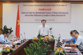 Phó Thủ tướng Vương Đình Huệ làm việc với Bộ Công Thương về công tác hội nhập kinh tế. (Ảnh: Đức Duy/Vietnam+)