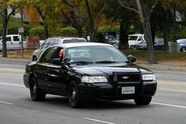 Ford Crown Victoria. (Nguồn: carsfolia.com)