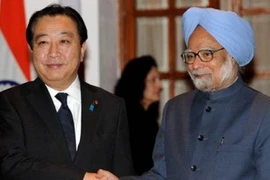 Thủ tướng Nhật Bản Yoshihiko Noda (trái) và người đồng cấp Ấn Độ Manmohan Singh. (Nguồn: presstv.ir)