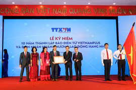 Chiều 13/11, Báo Điện tử VietnamPlus (Thông tấn xã Việt Nam) đã long trọng tổ chức lễ kỷ niệm 10 năm thành lập và đón nhận Huân chương Lao động hạng Nhì. (Ảnh: PV/Vietnam+)
