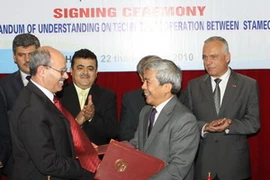 Lễ ký thỏa thuận hợp tác. (Ảnh: Anh Tuấn/TTXVN)