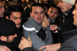 Kẻ tấn công bị bắt ngay lập tức. (Ảnh: AP).