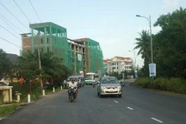 Đường vòng quanh huyện đảo Phú Quốc. (Ảnh: Duy Khương/TTXVN)