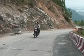 Đường lên núi Cấm đã thông xe. (Nguồn: vtvcantho.vn)