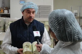 Phỏng vấn ông Freddy Gobbin, phụ trách xưởng đóng hộp (Nguồn: Vietnam+)