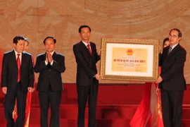 Trao Bằng di tích quốc gia đặc biệt cho Di tích Bạch Đằng. (Ảnh: Nguyễn Hoàng/Vietnam+)