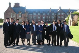 Trí thức trẻ Việt Nam ở Anh giúp sinh viên lập nghiệp