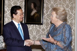 Thủ tướng Nguyễn Tấn Dũng tiếp kiến Nữ hoàng Beatrix Wilhelmina Armgard. (Ảnh: Đức Tám/TTXVN)