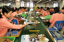 Công nhân tại một nhà máy ở Trung Quốc. (Nguồn: Internet)