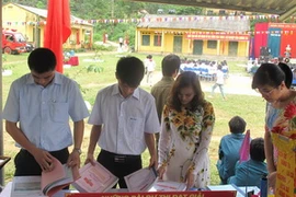 Một góc trưng bày các bài viết về Chi bộ Chí Kiên. (Ảnh: Nguyễn Trình-Đức Hiếu/Vietnam+)