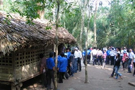 Thăm lán Nà Lừa. (Nguồn: Internet)