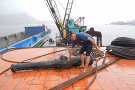 Một khẩu súng thần công được phát hiện. (Ảnh: Pháp luật TPHCM).