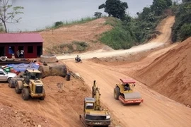 Thi công dự án đường cao tốc Nội Bài-Lào Cai. (Nguồn: giaothongvantai.com.vn)