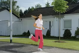 Ngày càng ít những người tham gia các hoạt động thể chất như đi bộ, chạy, nhảy và đi xe đạp... (Nguồn: Internet)