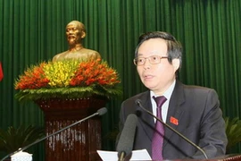 Ông Phùng Quốc Hiển, Chủ nhiệm Ủy ban Tài chính-Ngân sách của Quốc hội trình bày Báo cáo thẩm tra tình hình thực hiện dự toán ngân sách Nhà nước năm 2013. (Ảnh: Phương Hoa/TTXVN)