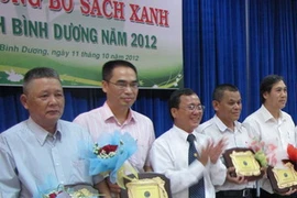 Đại diện Công ty FrieslandCampina tại Lễ công bố Sách Xanh tỉnh Bình Dương năm 2012. (Nguồn: FrieslandCampina)